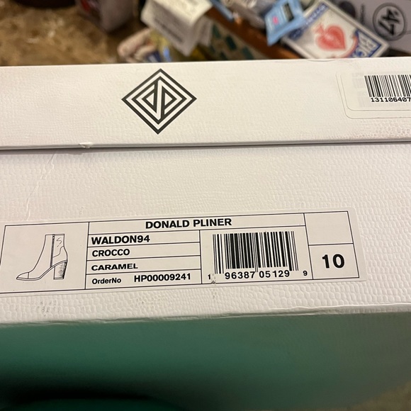 Stunning Donald Pliner short caramel boots, size 10 M. - Picture 5 of 7